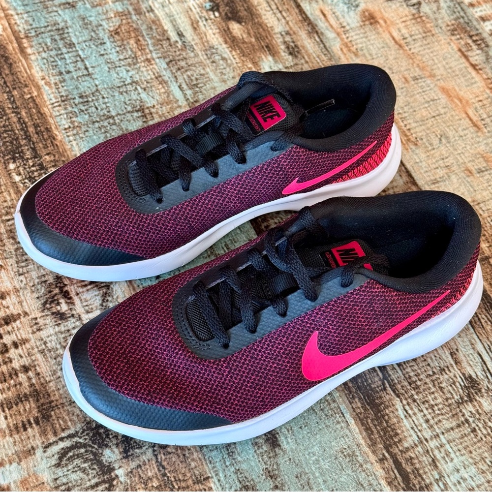 Women’s NIKE Running Shoes | #Z30 - Picture 7 of 15